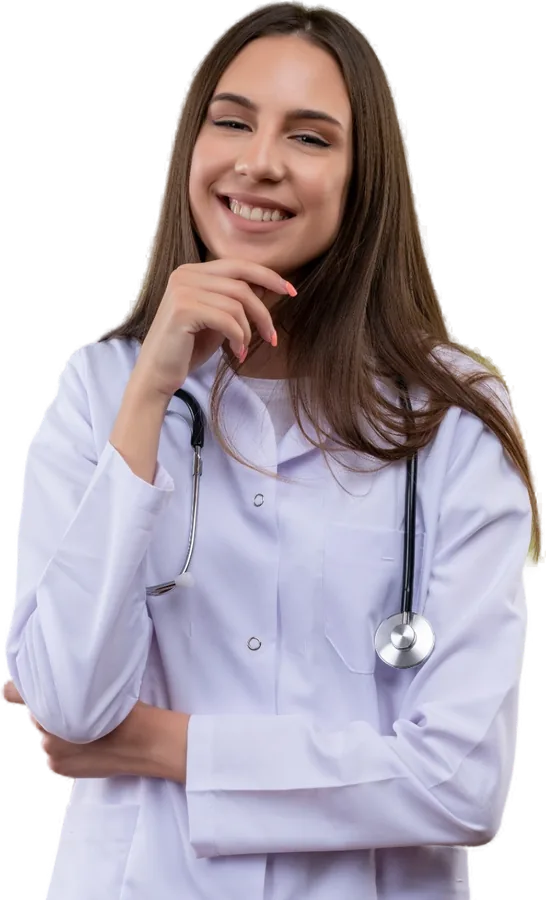 Médica sorrindo com estetoscópio